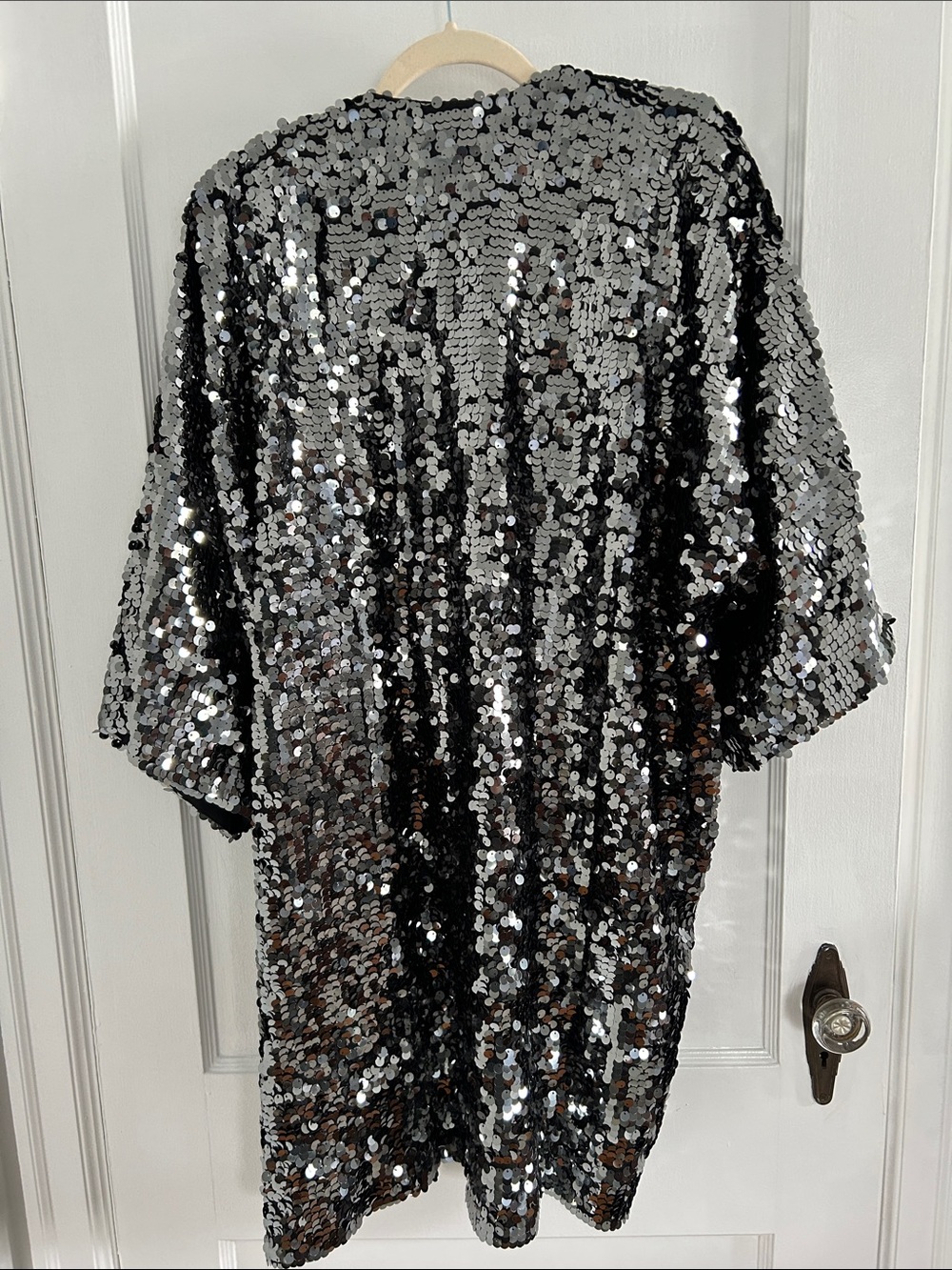 Emerson Fry Silver & Black Sequin Cape Jacket - Picture 5 of 6